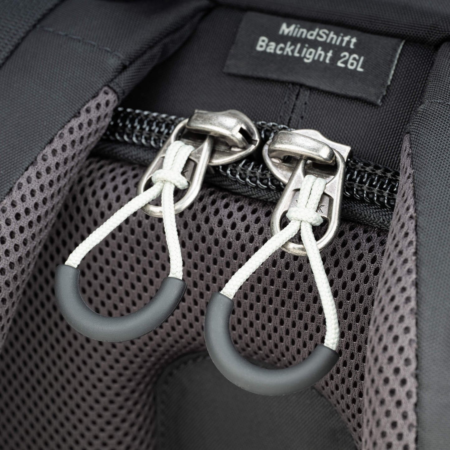 
                  
                    Highest quality YKK® RC Fuse zippers with ergonomic zipper pulls are easily gripped with gloves or chilled fingers
                  
                