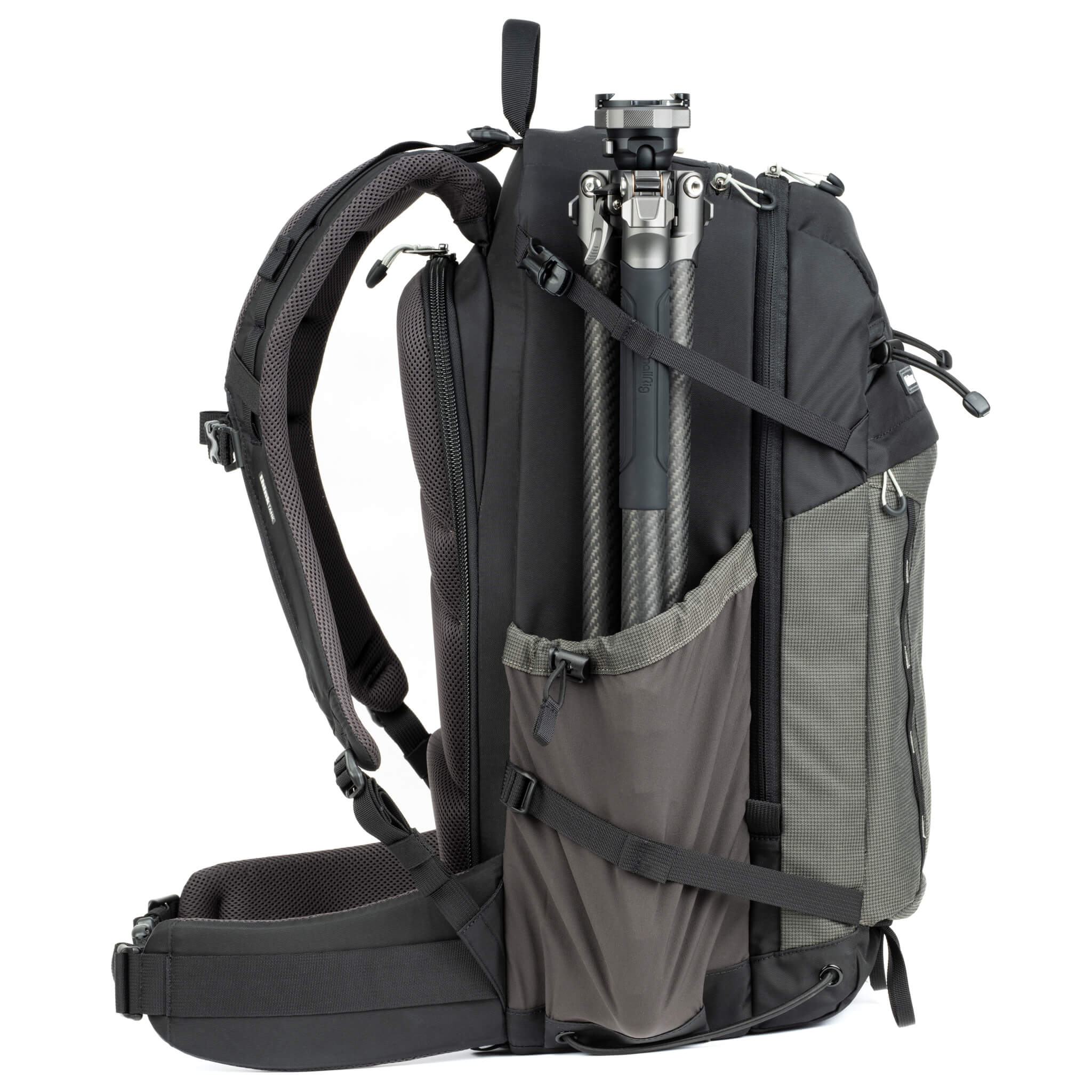 Includes tripod/monopod mounting system on front or side