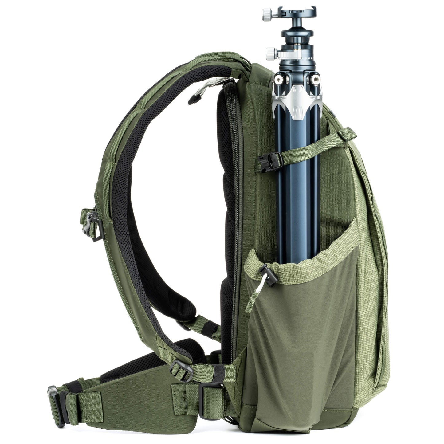 
                  
                    Simplified tripod carry on either side using the pocket and upper compression straps
                  
                