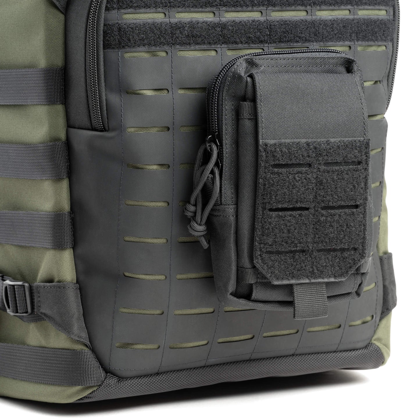 
                  
                    Laser-cut MOLLE panel on front panel provides attachment points for capacity expansion and flexibility
                  
                