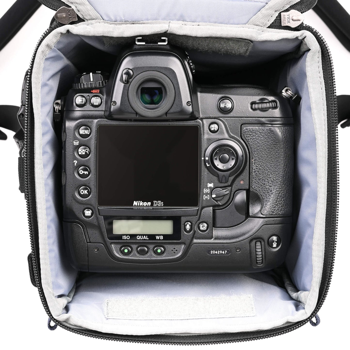 
                  
                    Fits a gripped or standard camera body with up to a 12” (30.5cm) lens attached.
                  
                