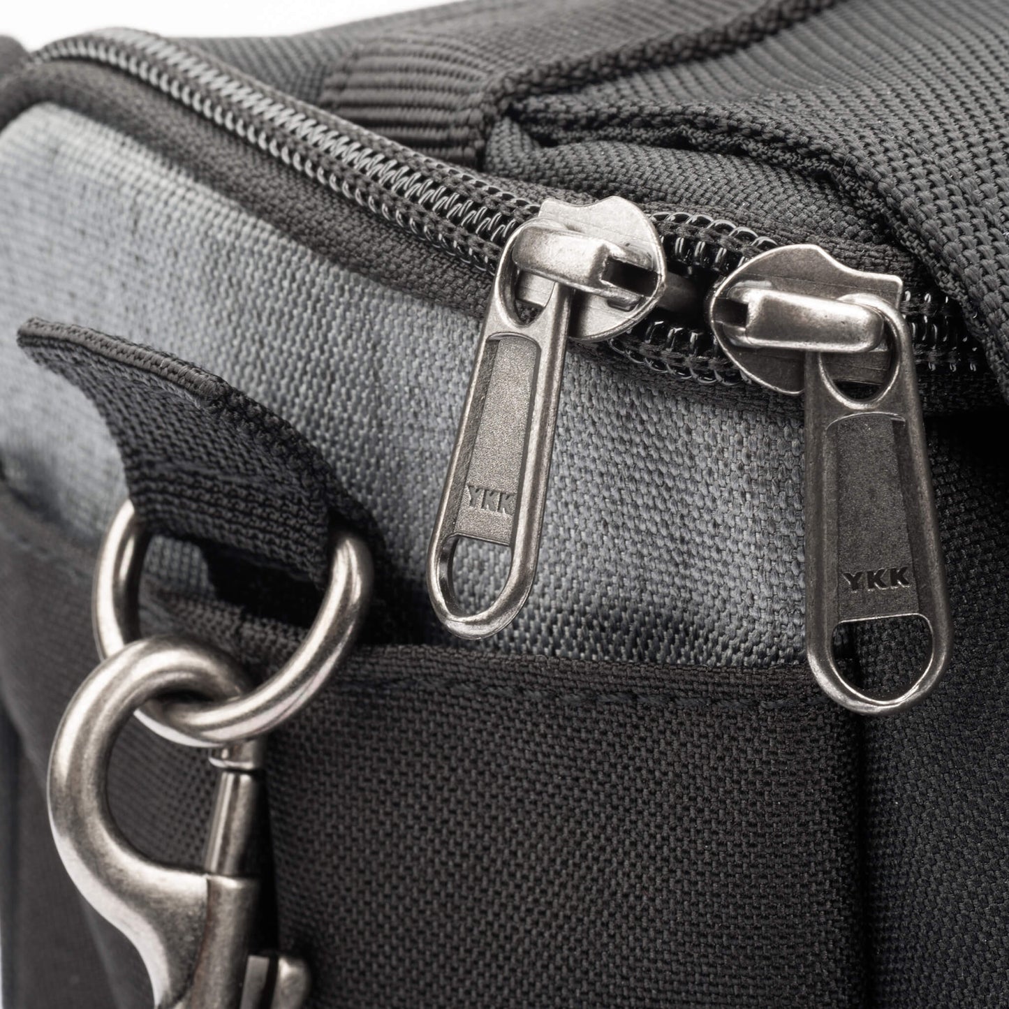 
                  
                    High-quality YKK® RC zippers and metal hardware
                  
                