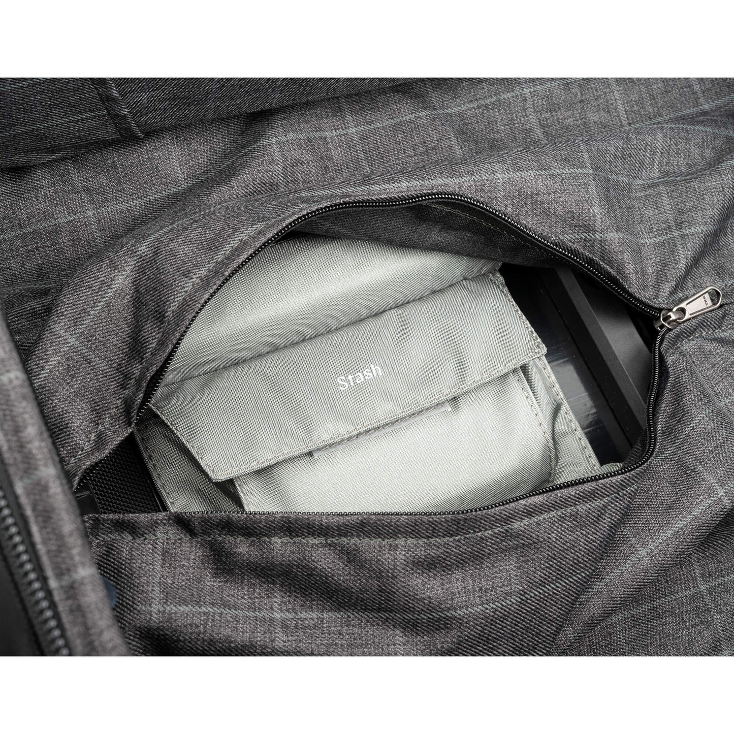 
                  
                    Secret pocket under the liner
                  
                