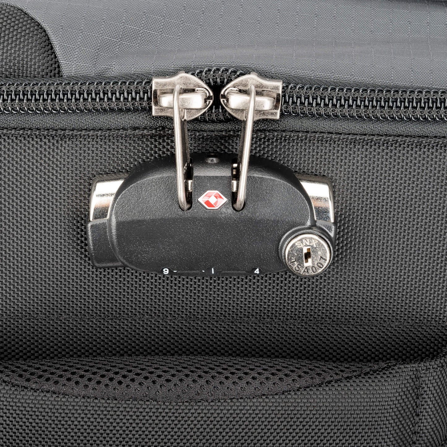 
                  
                    Security features include main compartment lock
                  
                