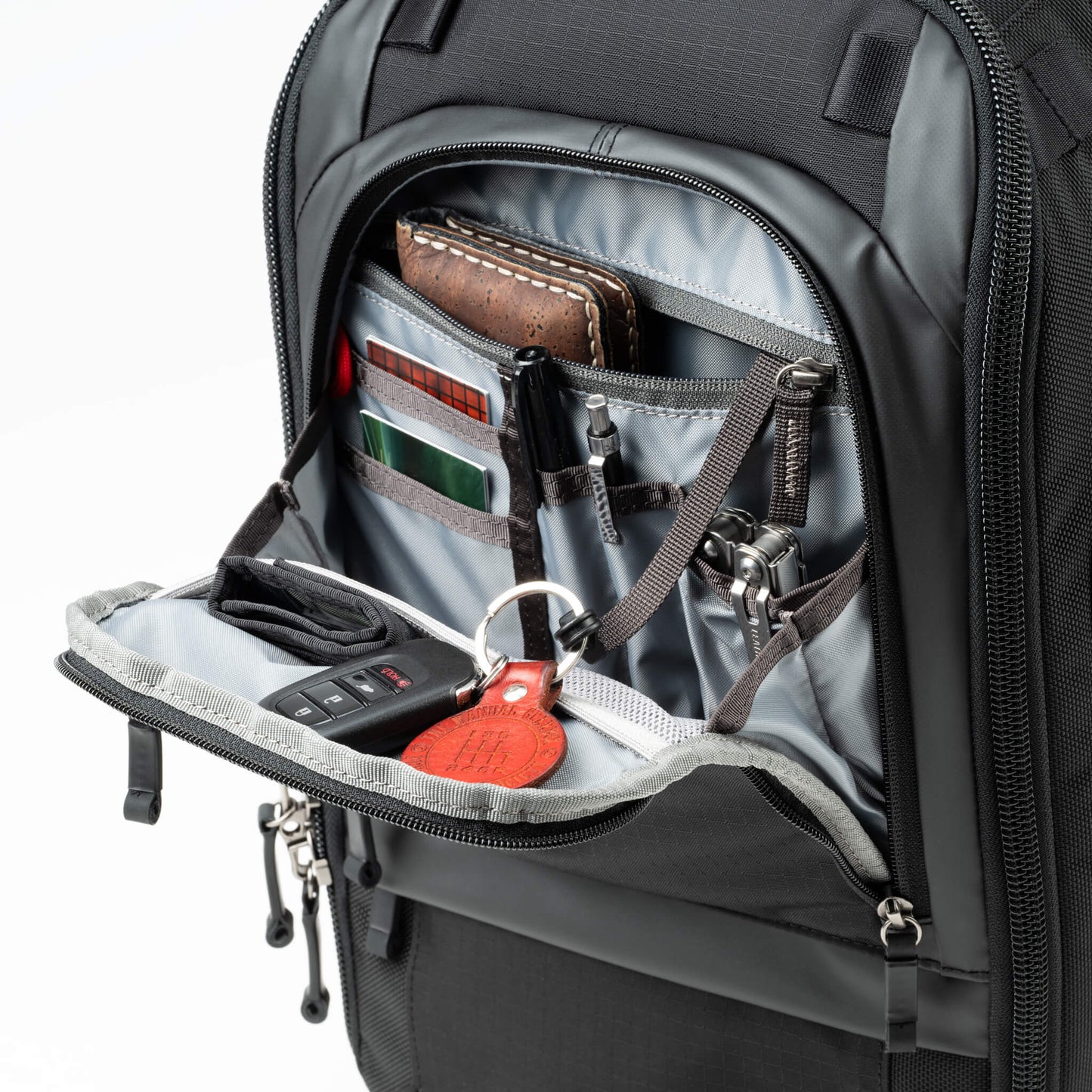 
                  
                    Easily accessible front organizer pocket includes an inner zippered pocket with key lanyard
                  
                