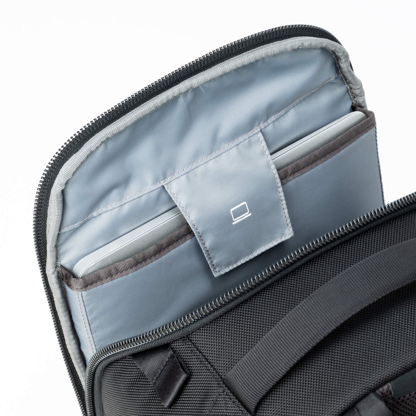 
                  
                    Internal, padded laptop sleeve for modern laptops or tablets
                  
                