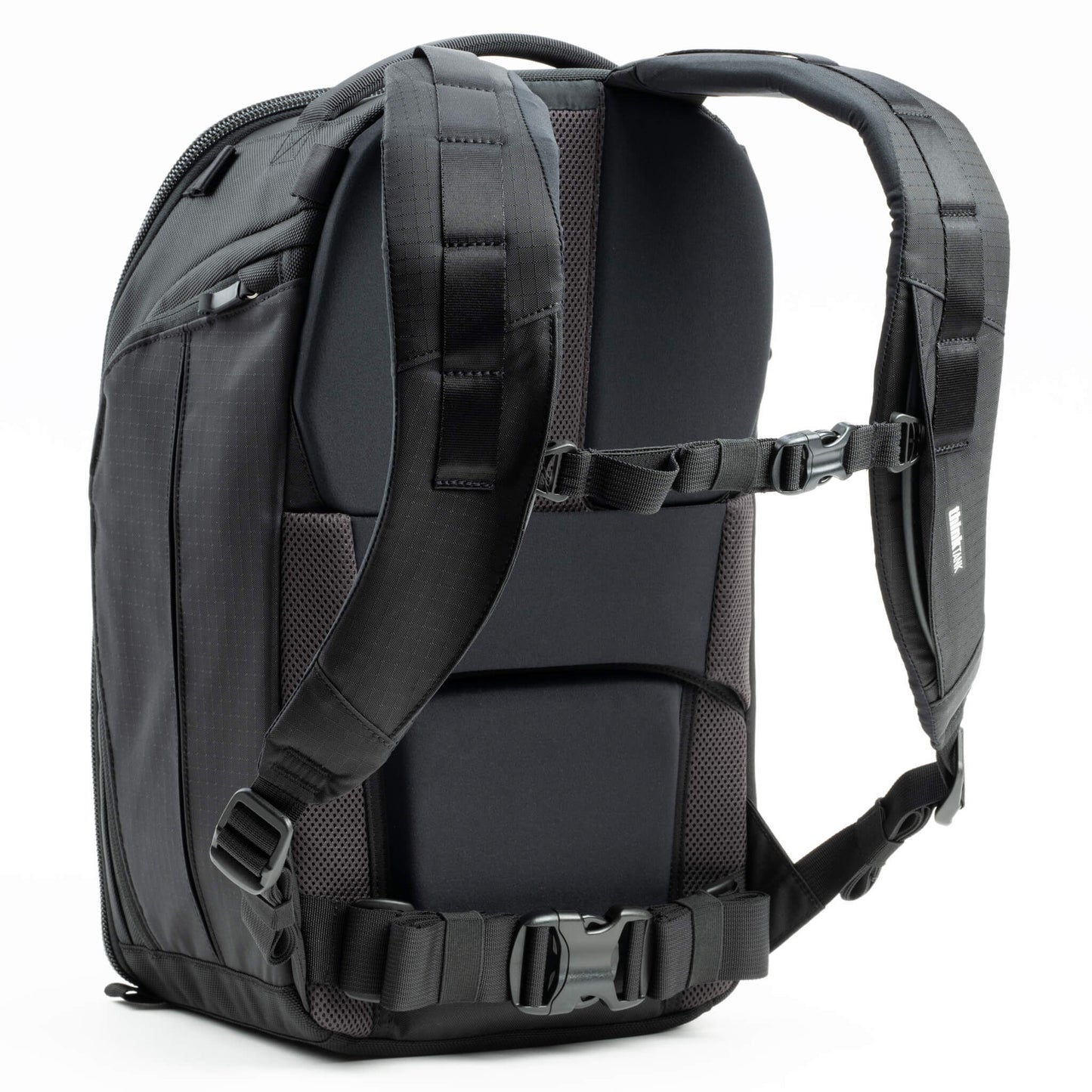 
                  
                    Wide dual-density shoulder straps provide comfort for all-day urban and outdoor trekking
                  
                