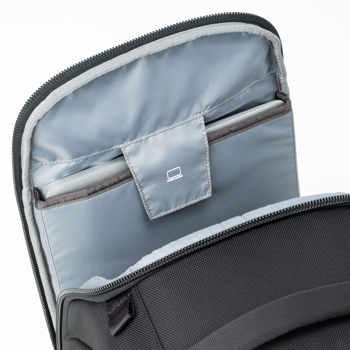 
                  
                    Internal, padded laptop sleeve for modern laptops or tablets
                  
                