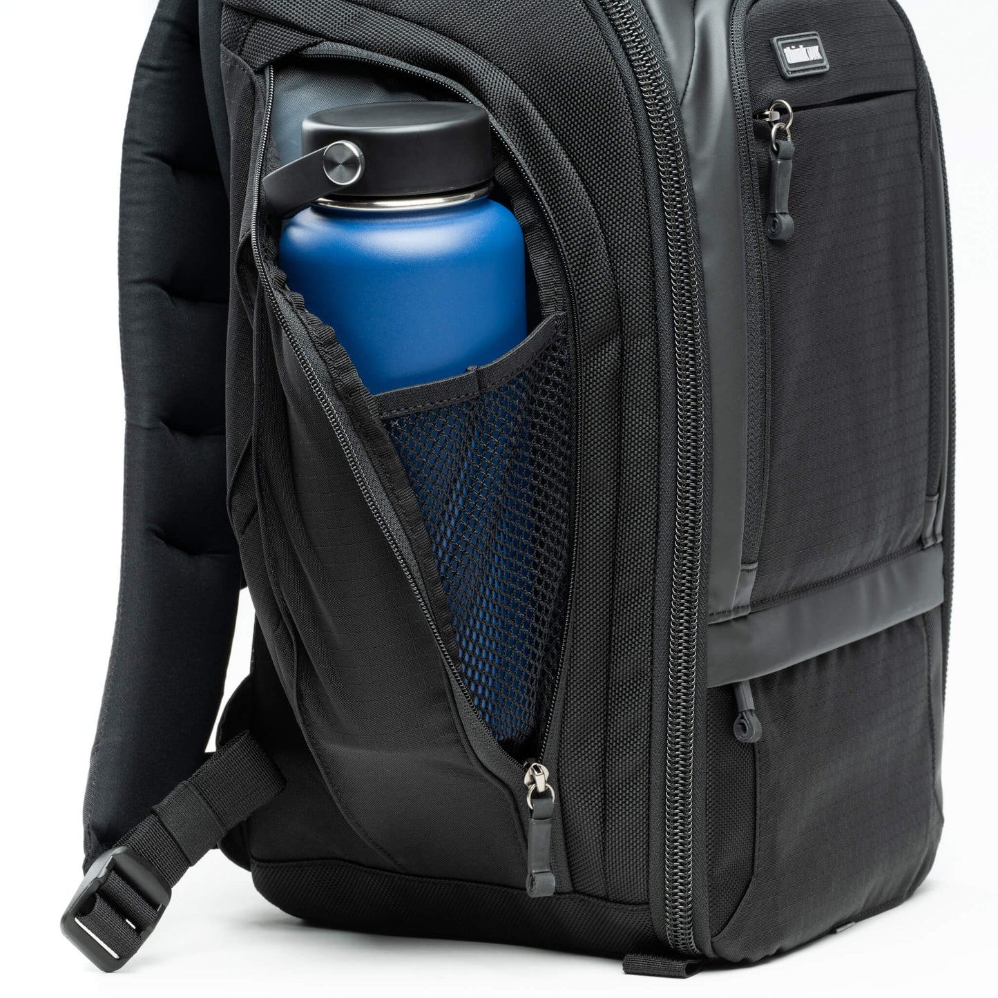 
                  
                    Pleated side pockets expand while closed or unzip for taller water bottles or small to medium tripods
                  
                