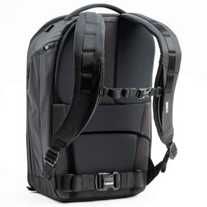 Breathable Ultra Spandura and 320G air mesh back panel keeps your back cool and dry