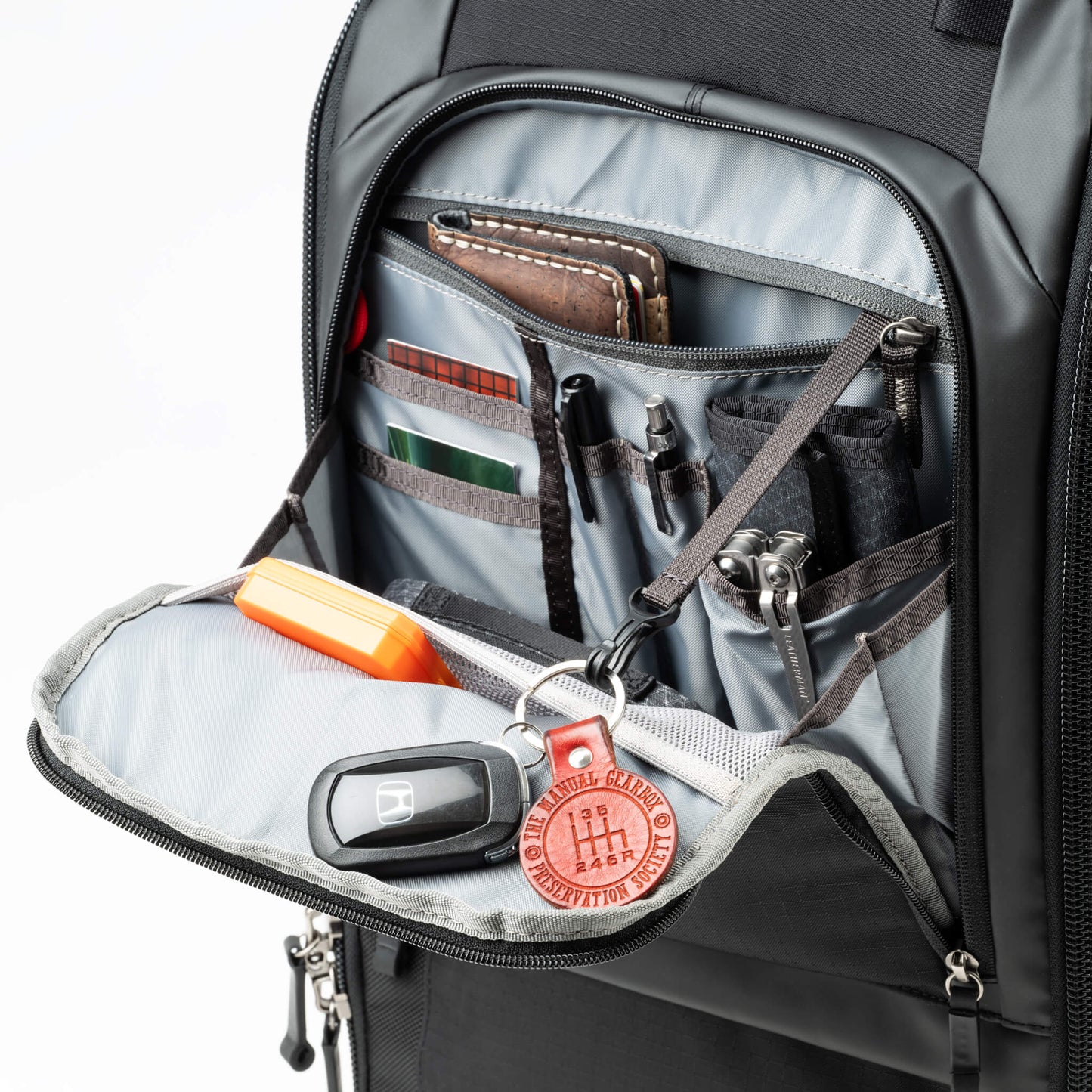 
                  
                    Easily accessible front organizer pocket includes an inner zippered pocket with key lanyard
                  
                