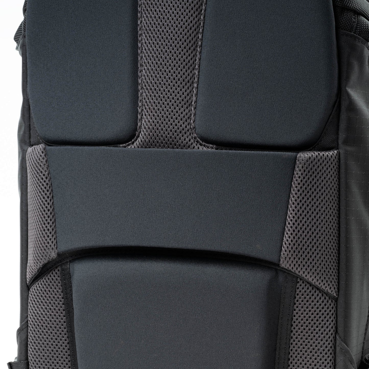 
                  
                    Breathable Ultra Spandura and 320G air mesh back panel keeps your back cool and dry
                  
                