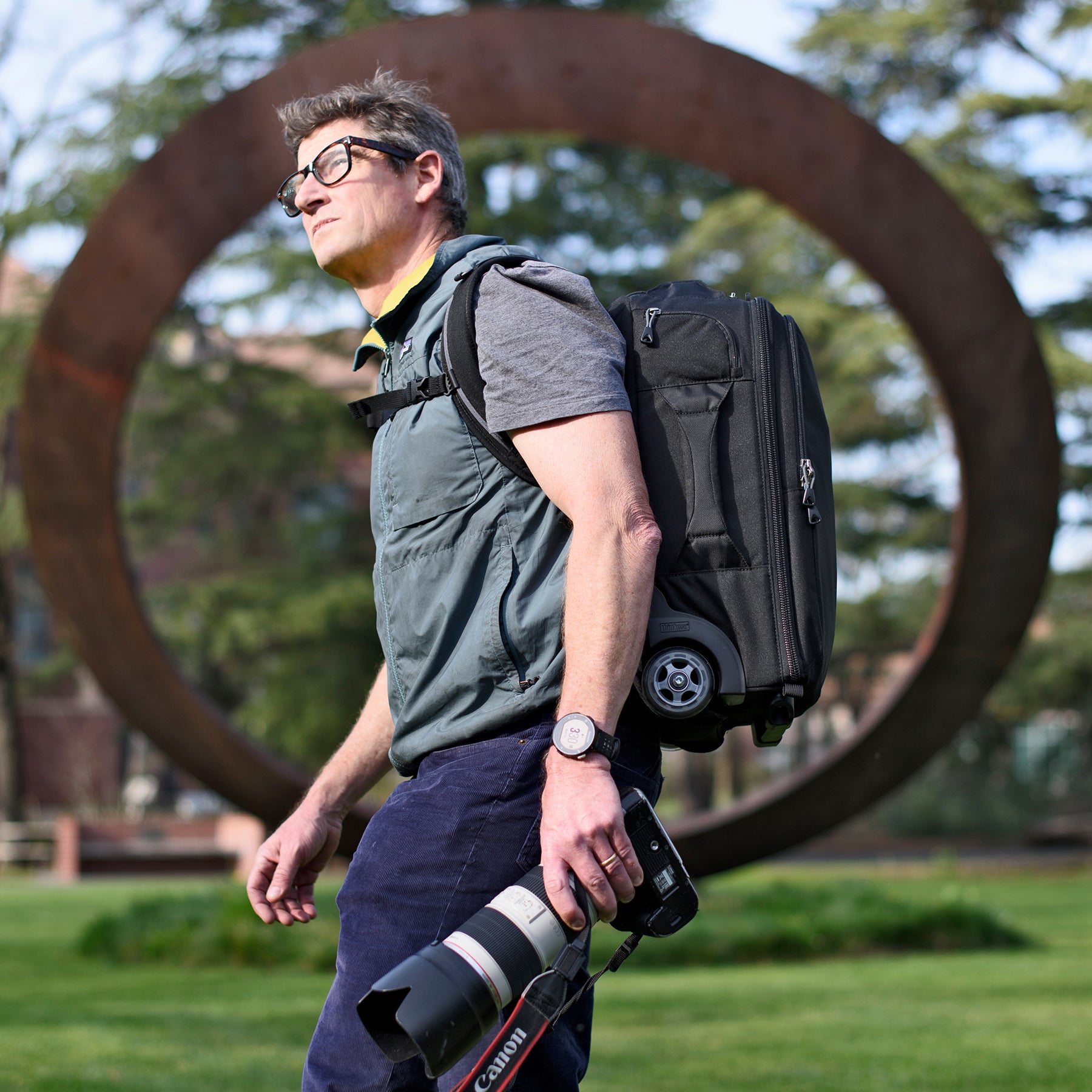 Essentials Convertible Rolling Backpack for DSLR and Mirrorless camera – Think  Tank Photo